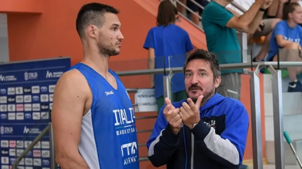 Gallinari con il ct Pozzecco, anche lui all’ultima sulla panchina azzurra