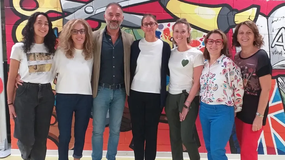 Il sindaco Bellomo, l’assessore Mazza e le insegnanti della primaria di viale Lazio Il sindaco Bellomo, l’assessore Mazza e le insegnanti della primaria di viale Lazio