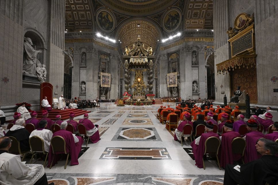 Nella basilica di San Pietro (foto VaticanMedia/SIR)