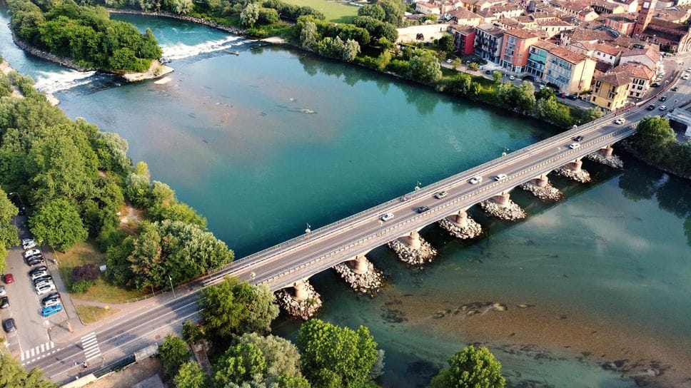 Il ponte cittadino sul fiume Adda