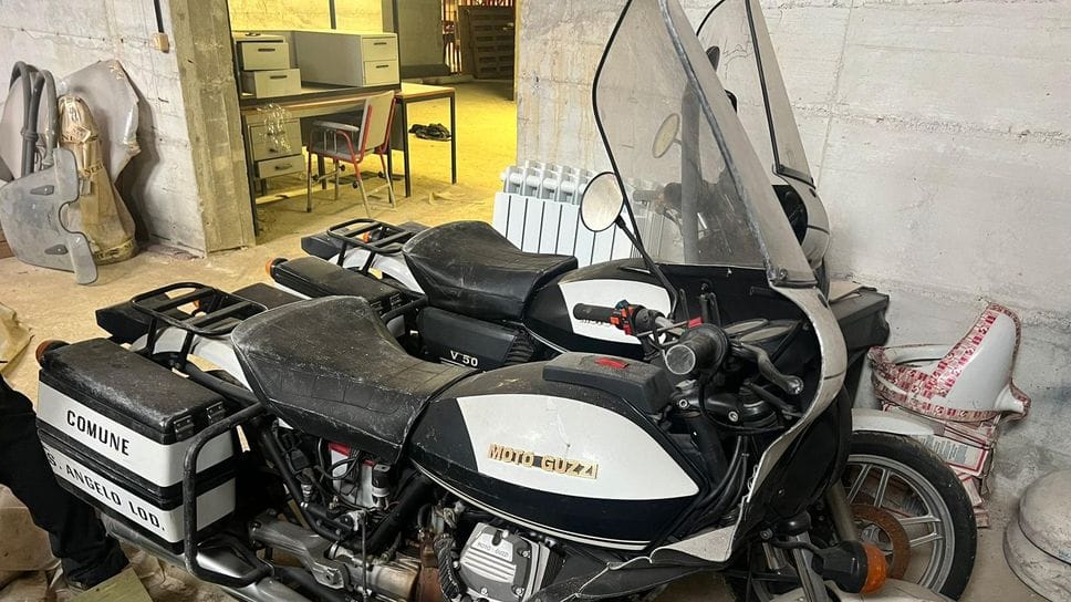 La coppia di Guzzi V 50, prodotte tra il 1977 e i primi anni Ottanta, piuttosto rare, quasi uniche conservate in questo allestimento