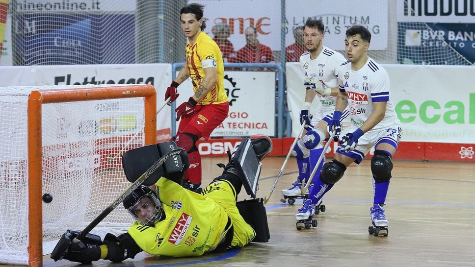 La marcatura di Compagno nell’ultima sfida Amatori-Valdagno (foto Vanelli)