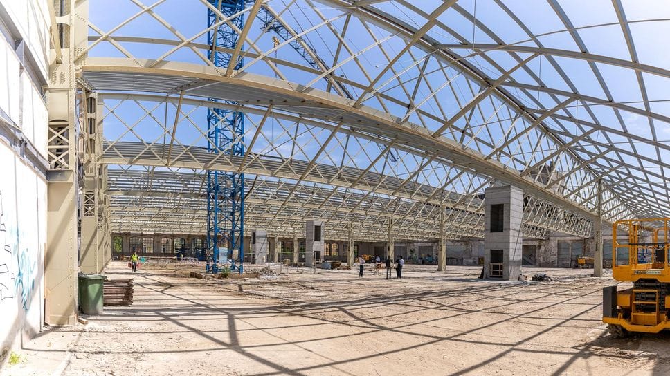 La grande area coperta dell’ex Linificio di Lodi durante le fasi di cantiere (archivio)