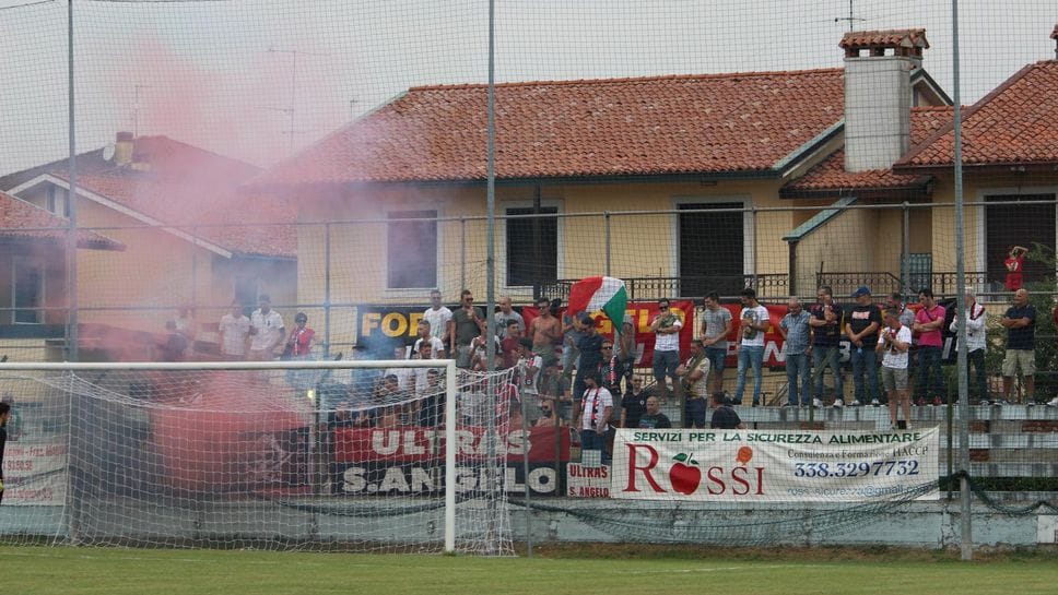 Un’immagine d’archivio del tifo santangiolino