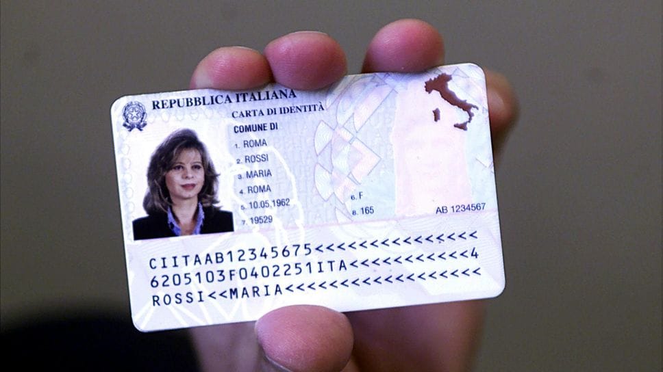 Le vecchie carte di identità anche se non scadute vanno sostituite
