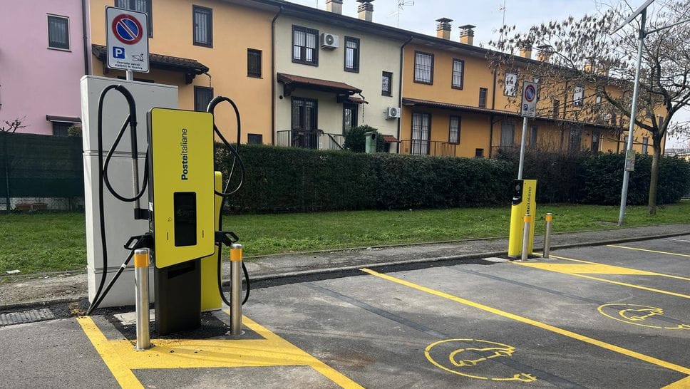 Le colonnine per le ricariche (Cuti)