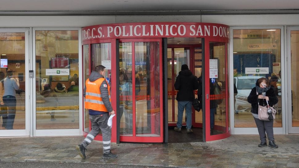 L’uomo è stato portato al pronto soccorso di San Donato