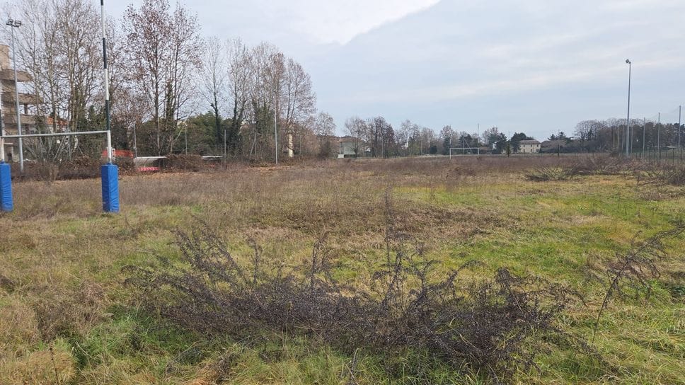 Il campo da rugby abbandonato (Cuti)
