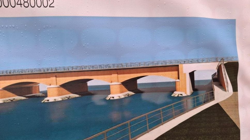 Le immagini che appaiano sul cartello di cantiere in vista dei lavori per realizzare la nuova campata del ponte urbano,