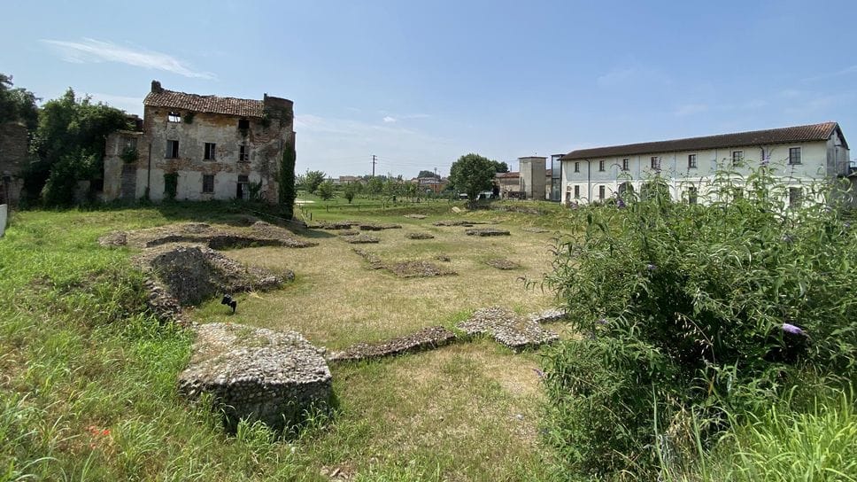 Uno scorcio del parco archeologico di Lodi Vecchio