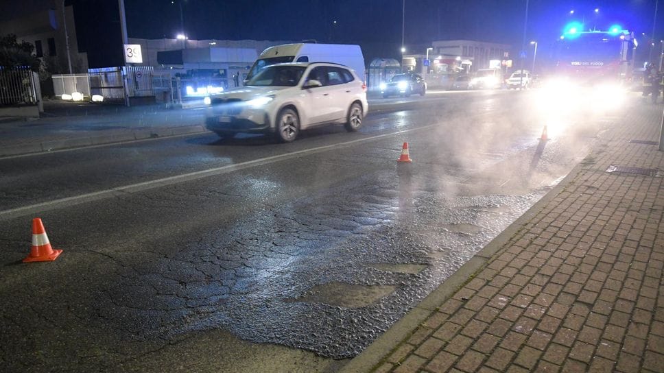 Il liquido fumante sul’asfalto (Canali)