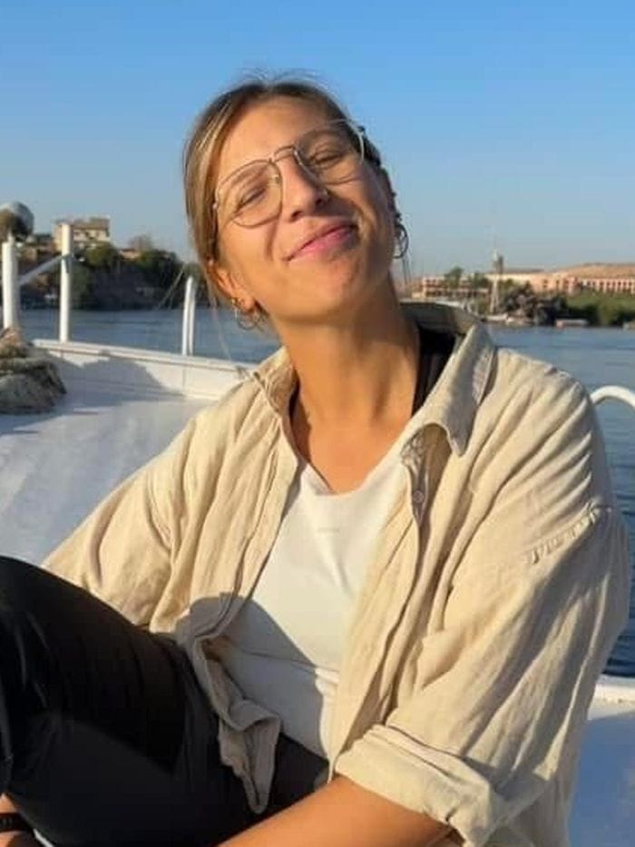 Mara Zoppi in una pausa tra uno scavo e l’altro