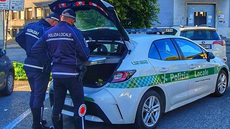 Un controllo della polizia locale