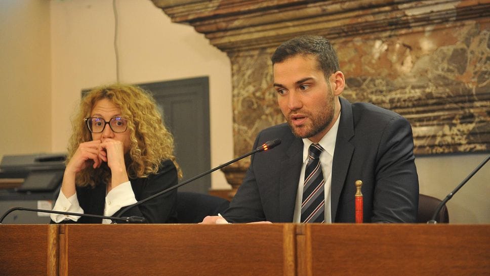 Il consiglio comunale dedicato alla chiusura del ponte: il sindaco e la vicesindaca