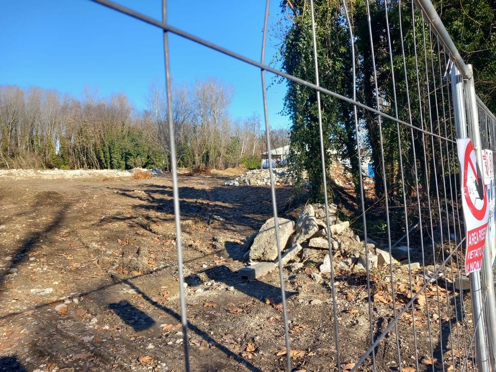 L’area destinata a ospitare la nuova piscina