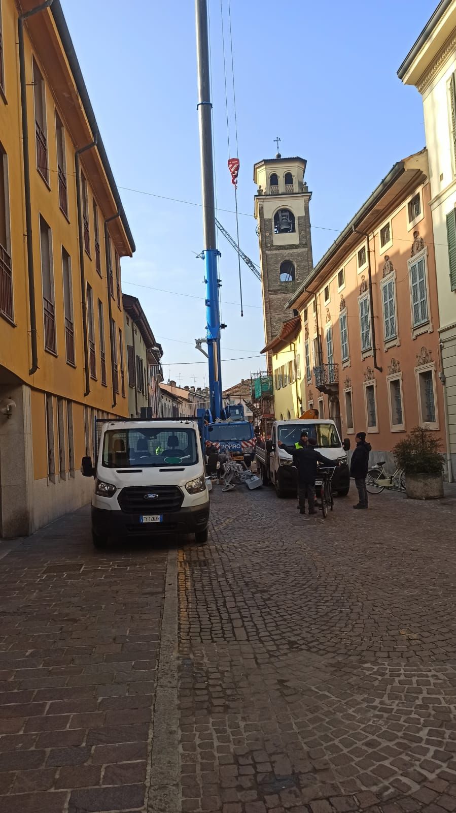 Al lavoro stamattina in via Garibaldi (Perotti)