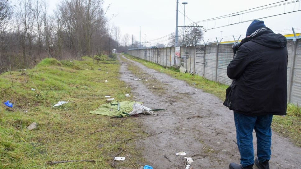 Il punto ai margini del boschetto dove il poliziotto ha fatto fuoco (Canali)