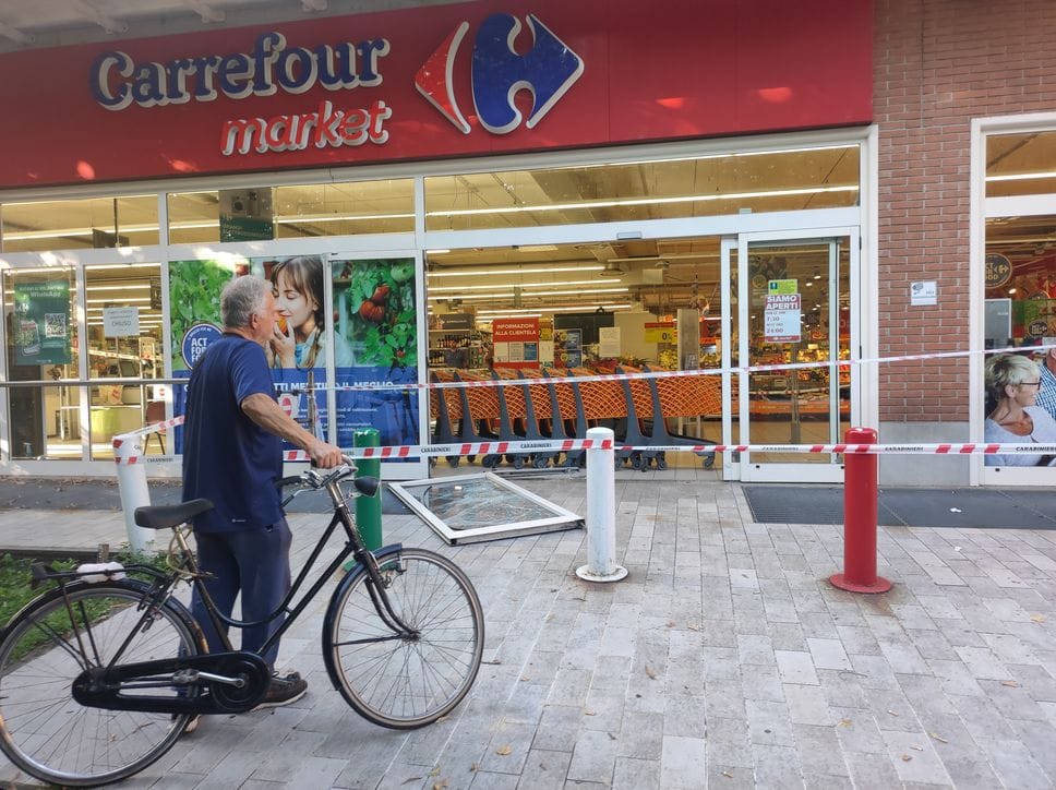 Il punto vendita Carrefour di viale Italia a Lodi