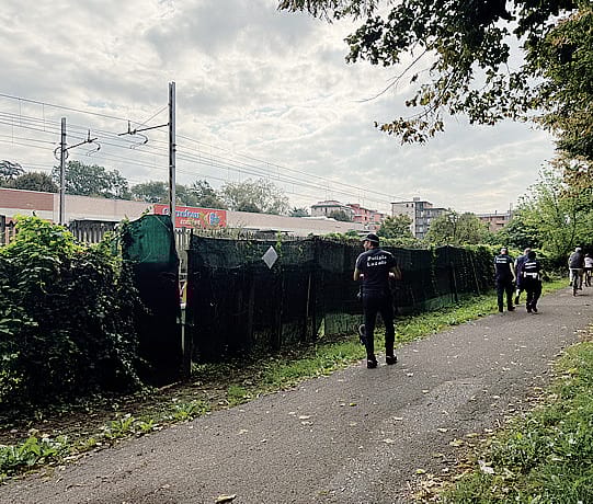 Un sopralluogo della Polizia locale agli orti di via Piermarini a Lodi