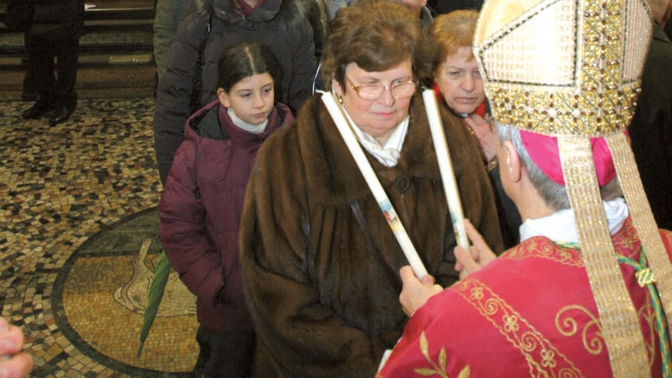 La benedizione della gola, una delle tradizioni per San Biagio