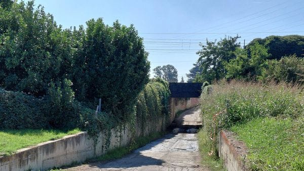Lodi, l’appello dei residenti di Bottedo: «Nessuno asfalta la strada da 50 anni»