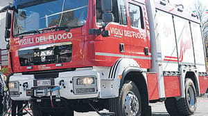 Mulazzano, mezzo dei vigili del fuoco si ribalta in un fossato