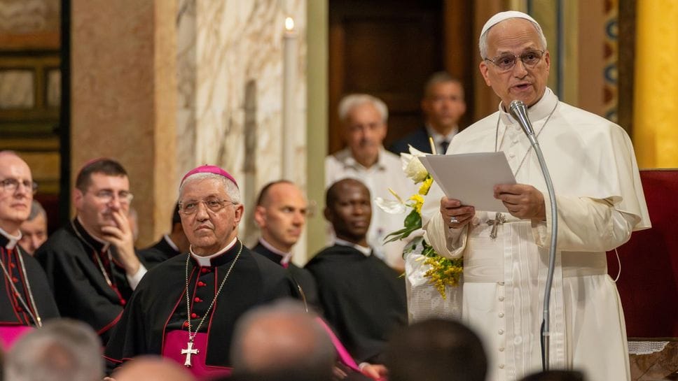 Leone XIV all’Angelus: «Ho un nodulo al polmone, nei prossimi giorni mi opero». Zuppi: «Siamo una famiglia. Il Santo padre non è solo!»