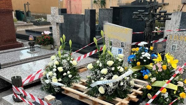 Dalla tomba sgorga un fiume d’acqua, scatta l’allarme 
