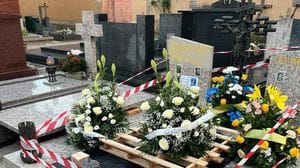 Dalla tomba sgorga un fiume d’acqua, scatta l’allarme 