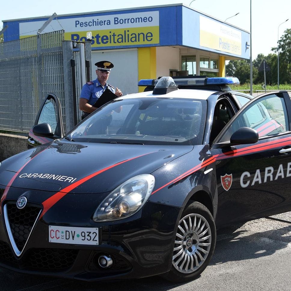 Furto con strappo ai danni di un’84enne: i carabinieri rintracciano il ladro e lo arrestano