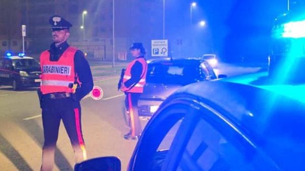 San Giuliano: evade dai domiciliari, ruba liquori e aggredisce le guardie