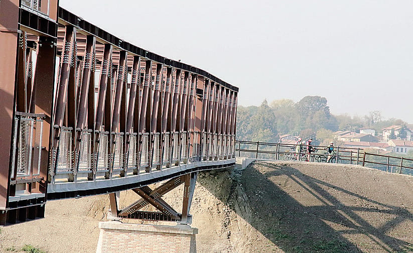 Il ponte “gobbo”, Aipo rassicura: «Finora i collaudi procedono bene»