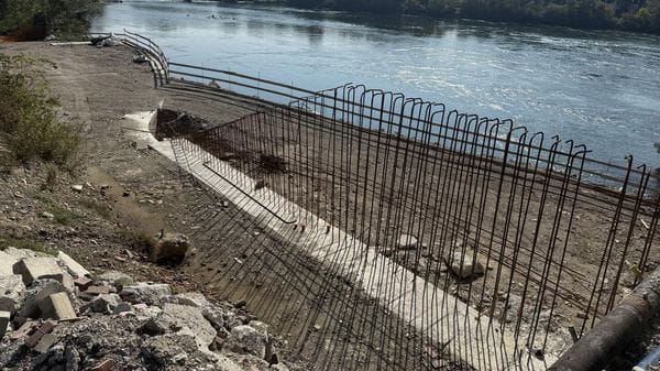 Lodi, il cantiere del ponte va avanti di notte
