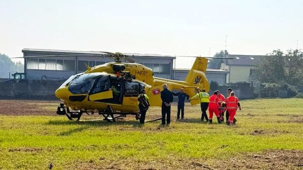 Perde il controllo della moto e finisce a terra con violenza: arriva l’elisoccorso per un 40enne banino