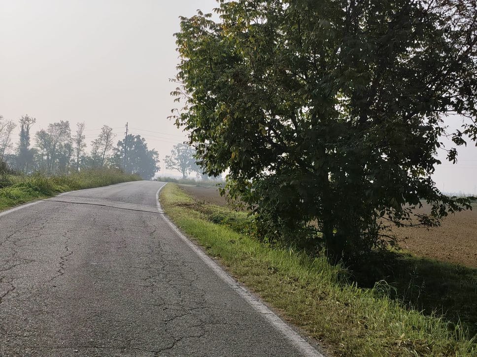 Si schianta in moto contro un’auto a Zorlesco, ricovero in codice giallo per un 43enne