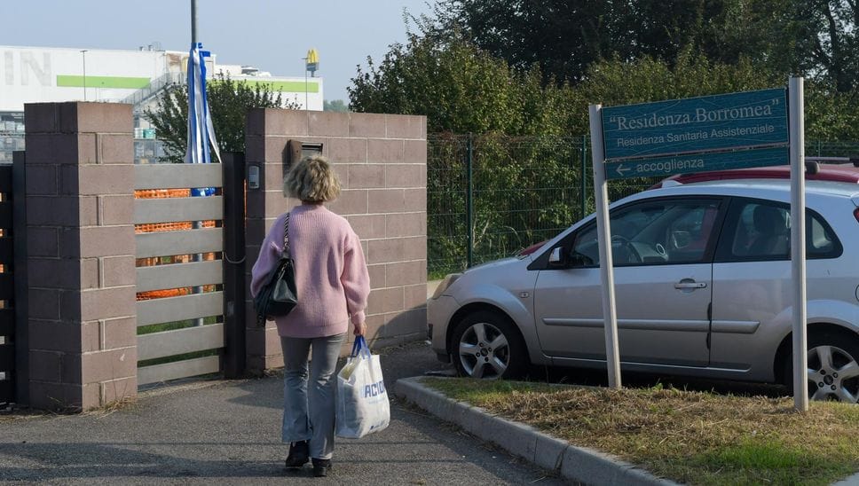 Violenze sugli ospiti della Rsa di Mediglia, le famiglie in attesa di risposte