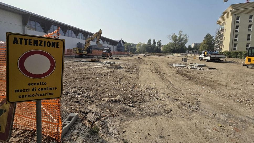 Ampliamento del parcheggio, si allargano i lavori alla Faustina