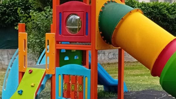 Paullo, spaccia al parco davanti ai bambini