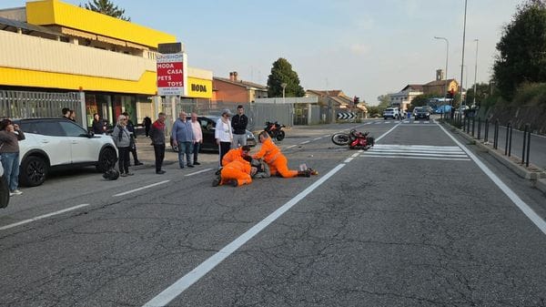 Sant’Angelo, un 60enne in moto ferito nello schianto con un’auto in circonvallazione
