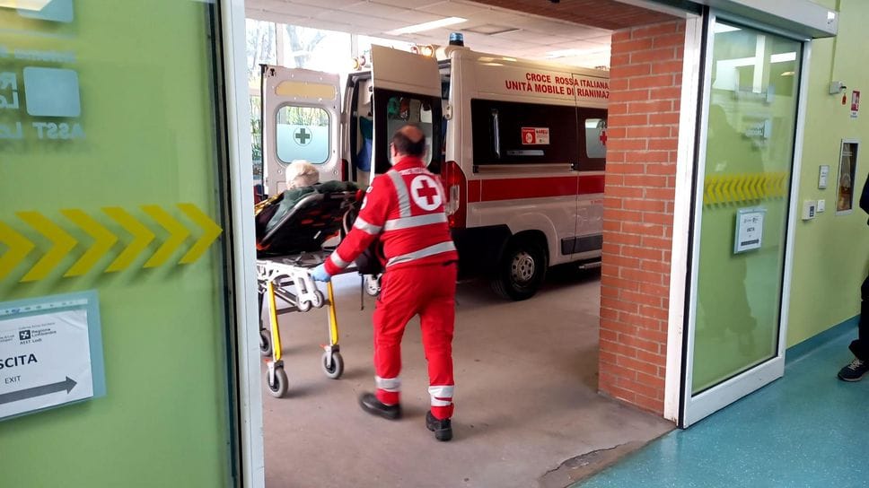 Si accende una sigaretta in pronto soccorso a Codogno, scatta l’allarme incendio