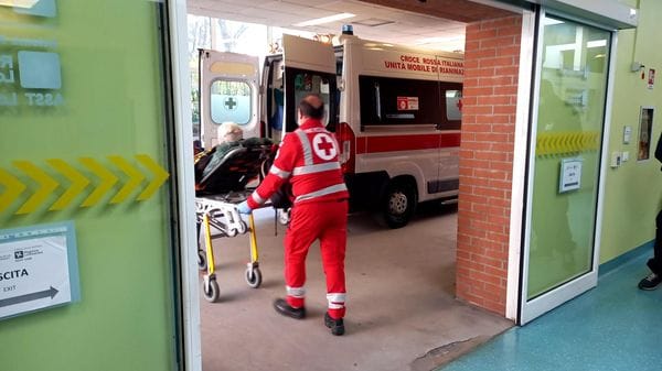 Si accende una sigaretta in pronto soccorso a Codogno, scatta l’allarme incendio