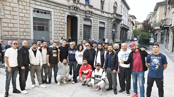 Lavoratori Ups, la protesta arriva sotto la prefettura di Lodi