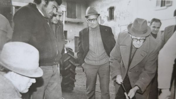 Che cinema a Sena in via di Mati cun Testa Bèla,Omo e Maiu Maiu  LA VIDEOLETTURA DEL RACCONTO