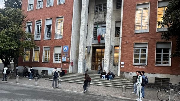 Lezioni regolari a Lodi dopo l’allarme di lunedì. Il prefetto fuori dal Bassi
