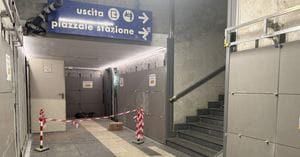 Proteste per il “cantiere lumaca”, gli ascensori non sono ancora attivi