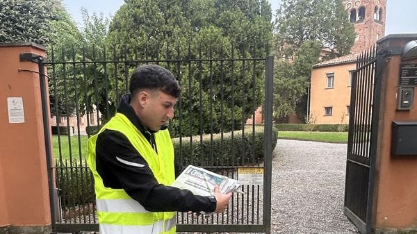 Dal Centro Poste a Viboldone per consegnare «il Cittadino» alle monache VIDEO