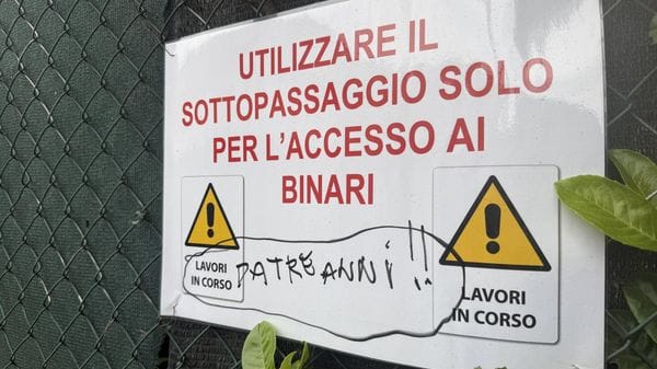 Proteste per il “cantiere lumaca” in stazione, gli ascensori non sono ancora attivi