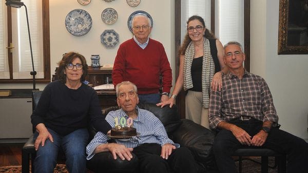 Carlo De Luigi taglia il traguardo del secolo tra famiglia e ricordi
