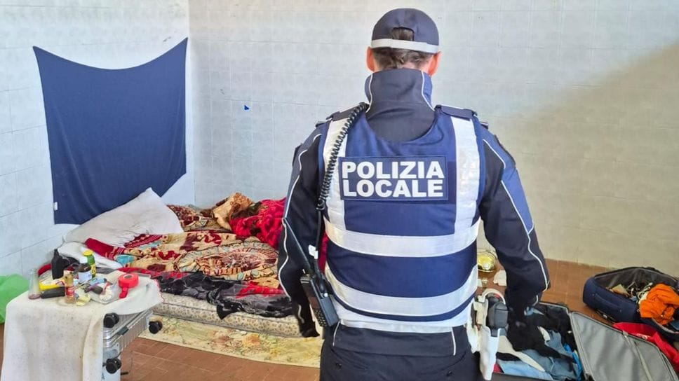 San Donato, sgomberati i dormitori abusivi nel campo Picchi, identificato un uomo