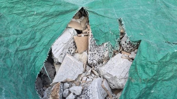 A San Donato fermato e sequestrato un camion con due tonnellate di macerie edili